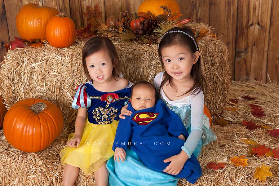 snow white costume, elsa from frozen, superman baby, Happy Halloween, Los Angeles Halloween Photographer, Halloween Mini Session, Hay and pumpkins, fall leaves