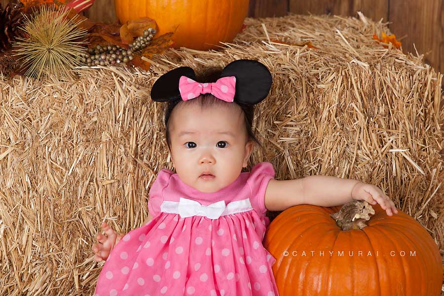 mini mouse costume, Happy Halloween, Los Angeles Halloween Photographer, Halloween Mini Session, Hay and pumpkins, fall leaves